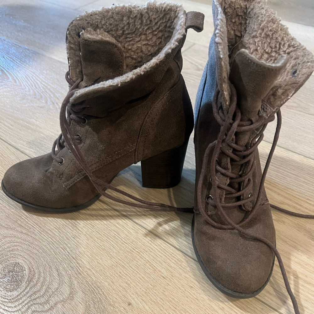 Express Booties - Picture 2 of 2